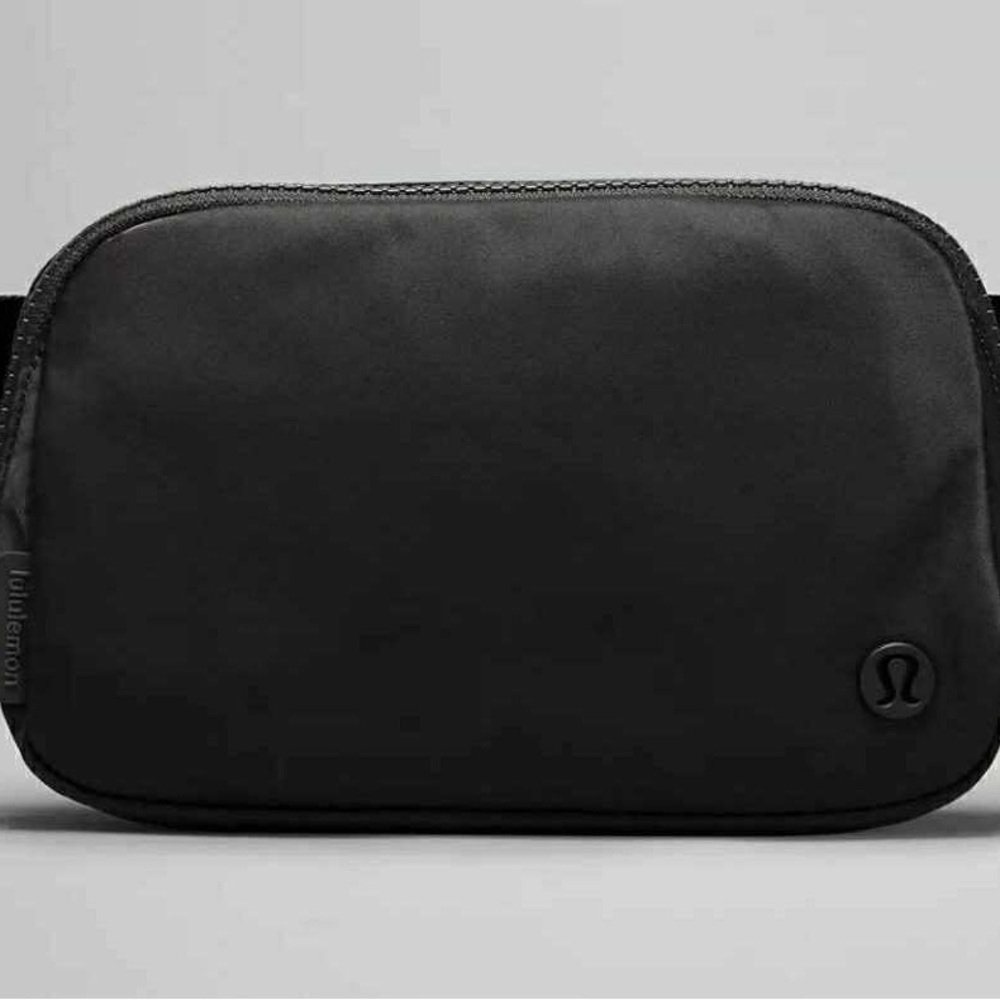 lululemon Everywhere Black belt bag NWT!!!